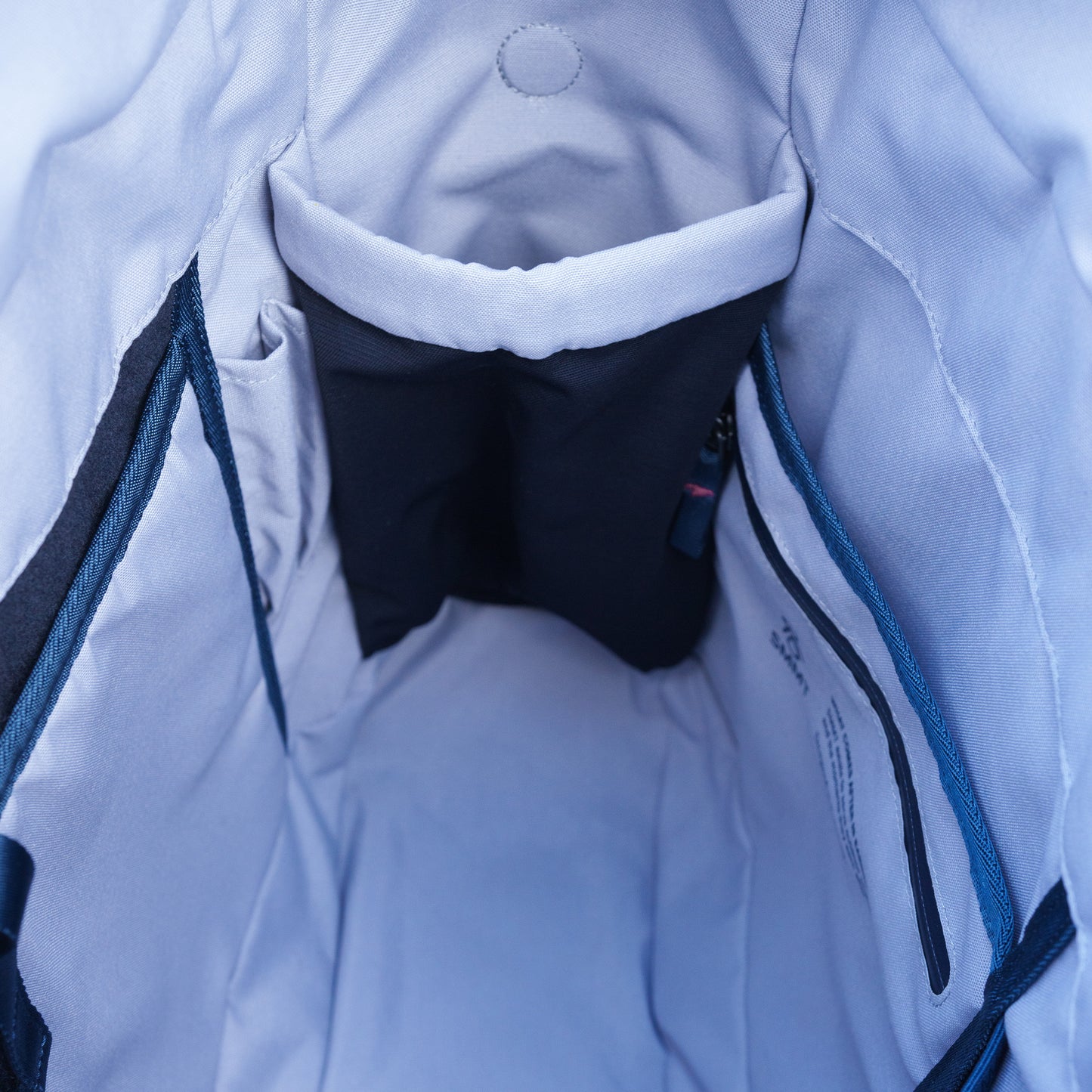 Inside pocket of the 35 liter powderloft tote bag